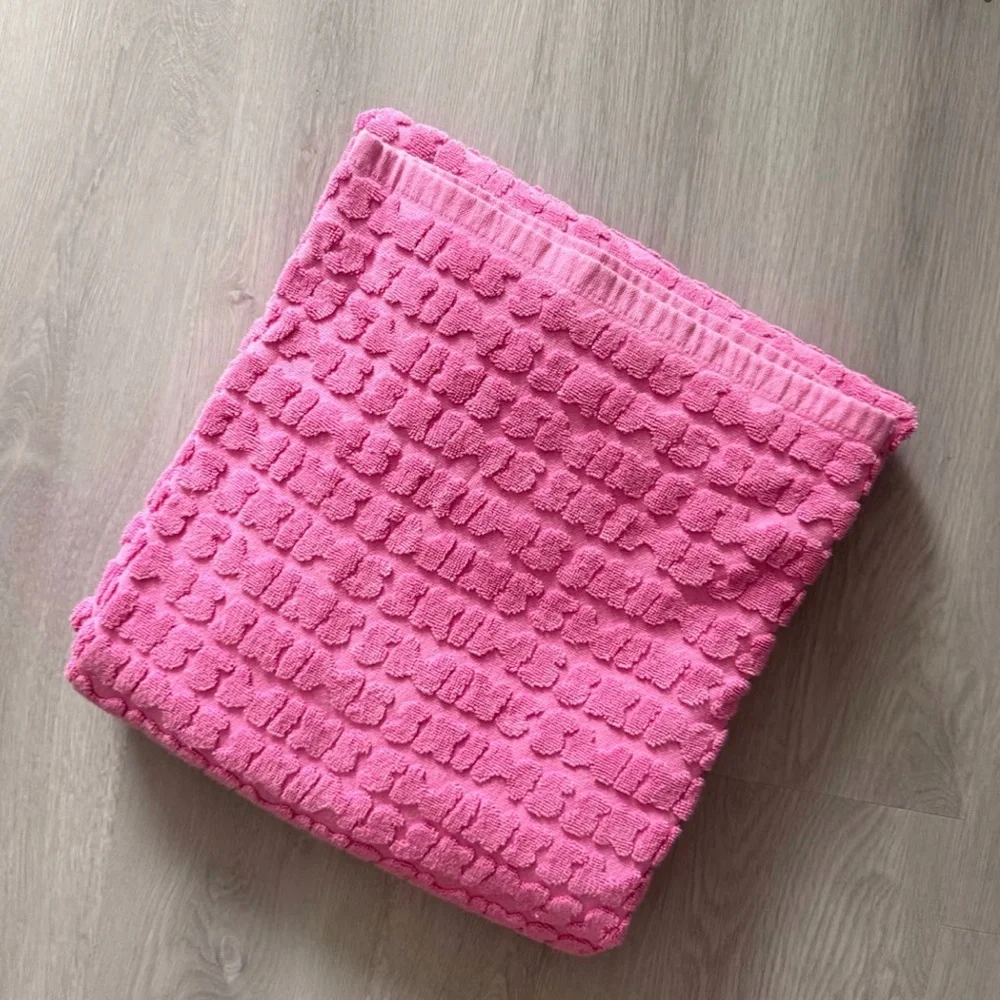 Skims Signature Swim Logo Beach Towel Taffy Pink - one towel